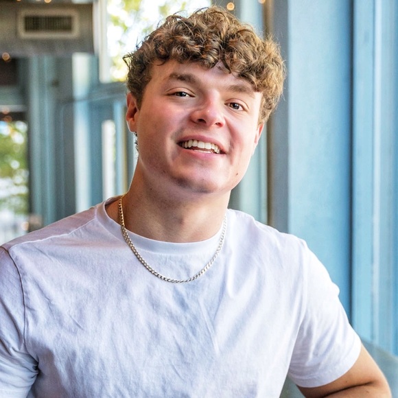 Meet your Posher, Max - Picture 1 of 1